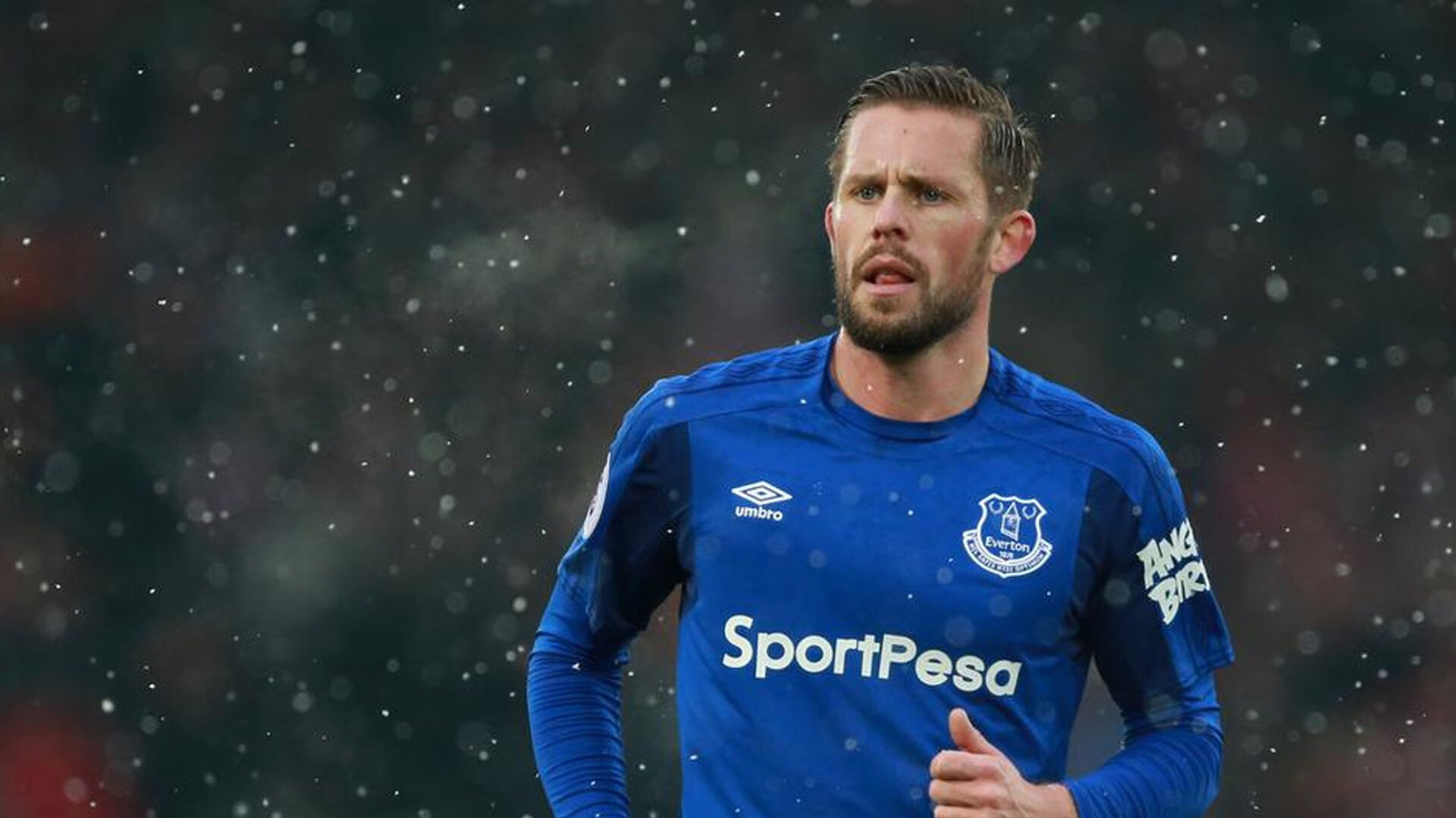 “腰旗式美式橄榄球:东部新区赛场首次亮相”