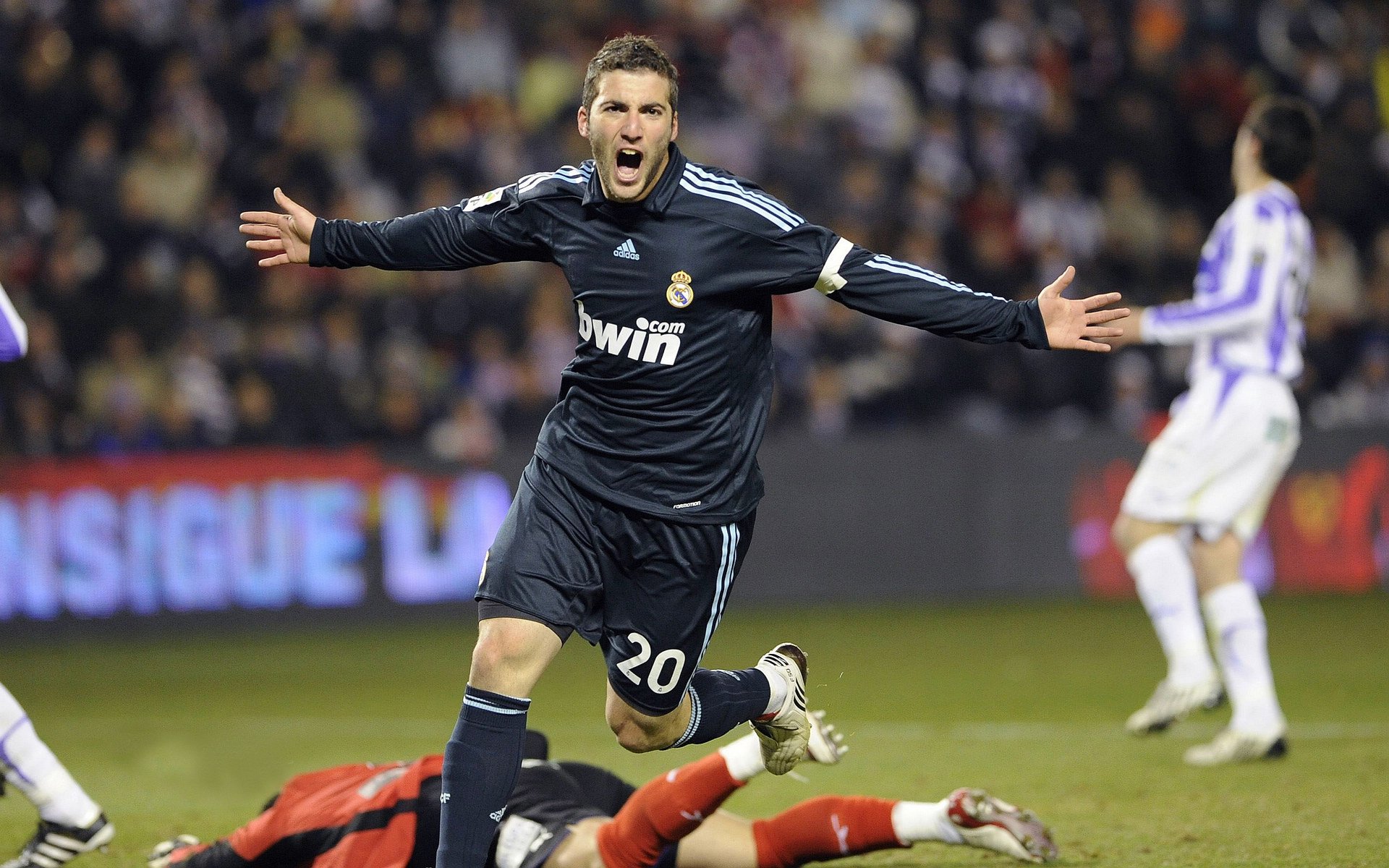 澳女泳队展现集团作战优势，澳洲泳坛少女惊艳